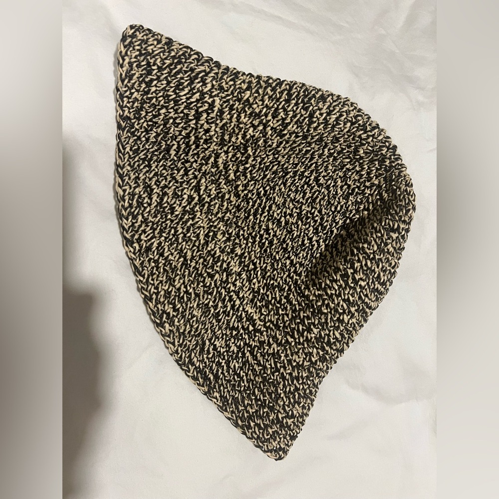 Zara hat